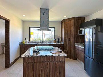 Residencia con área jardinada de más de 120m² en Metepec