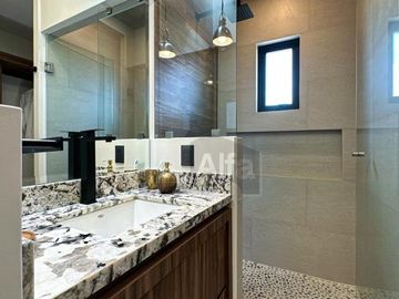 Residencia con área jardinada de más de 120m² en Metepec