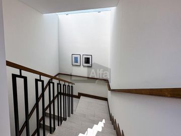 Residencia con área jardinada de más de 120m² en Metepec