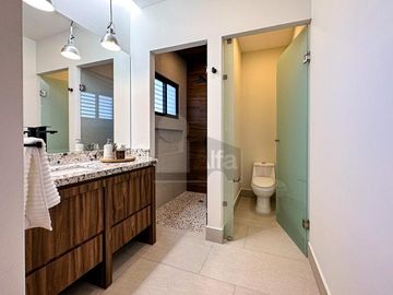 Residencia con área jardinada de más de 120m² en Metepec