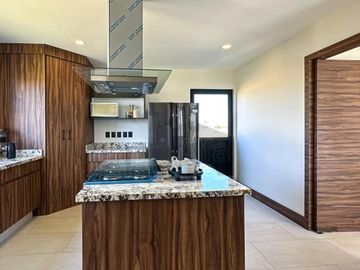 Residencia con área jardinada de más de 120m² en Metepec