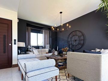 Residencia con área jardinada de más de 120m² en Metepec