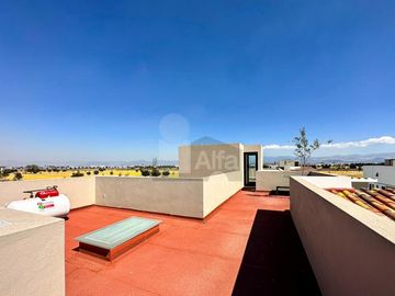 Residencia con área jardinada de más de 120m² en Metepec