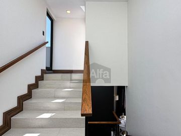 Residencia con área jardinada de más de 120m² en Metepec
