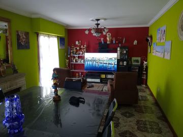 VENTA Hermoso Chalet característico de San Miguel, toma dpto como PARTE DE PAGO