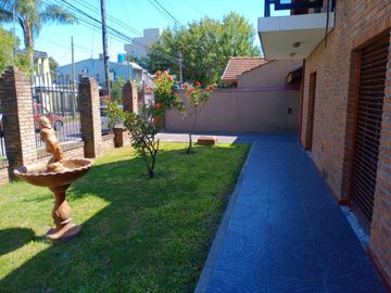 VENTA Hermoso Chalet característico de San Miguel, toma dpto como PARTE DE PAGO