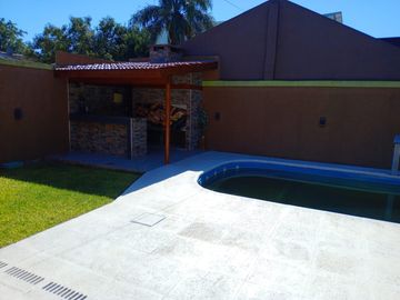 VENTA Hermoso Chalet característico de San Miguel, toma dpto como PARTE DE PAGO