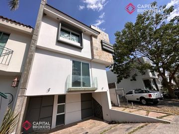 Casa  en Venta Zona Bugambilias en Coto Coruña Sur