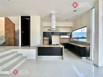 Casa  en Venta Zona Bugambilias en Coto Coruña Sur