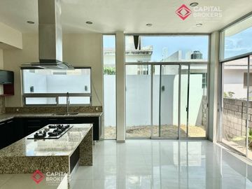 Casa  en Venta Zona Bugambilias en Coto Coruña Sur
