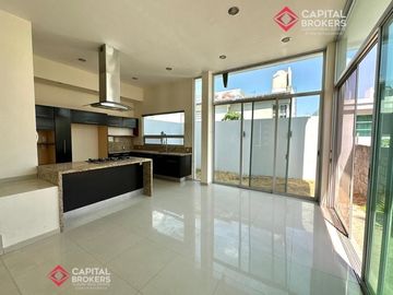 Casa  en Venta Zona Bugambilias en Coto Coruña Sur