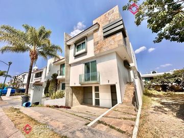 Casa  en Venta Zona Bugambilias en Coto Coruña Sur