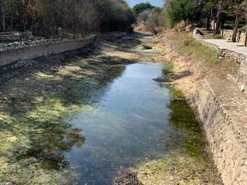 HERMOSA QUINTA EN MONTEMORELOS, A UN LADO BIOPARQUE ESTRELLA.