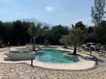 HERMOSA QUINTA EN MONTEMORELOS, A UN LADO BIOPARQUE ESTRELLA.