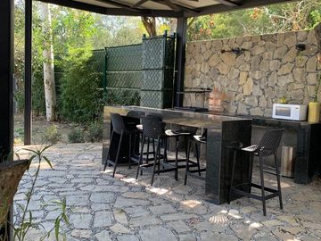 HERMOSA QUINTA EN MONTEMORELOS, A UN LADO BIOPARQUE ESTRELLA.