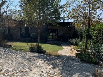 HERMOSA QUINTA EN MONTEMORELOS, A UN LADO BIOPARQUE ESTRELLA.
