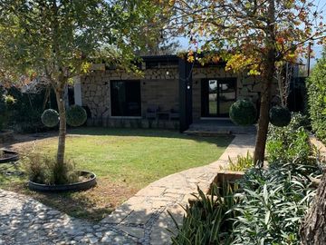 HERMOSA QUINTA EN MONTEMORELOS, A UN LADO BIOPARQUE ESTRELLA.
