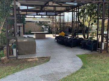 HERMOSA QUINTA EN MONTEMORELOS, A UN LADO BIOPARQUE ESTRELLA.