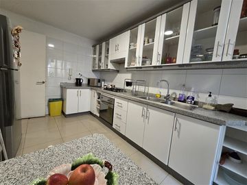 Departamento en venta de 3 dorm. 2b. Estac. en Huechuraba