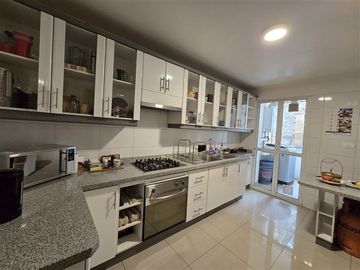 Departamento en venta de 3 dorm. 2b. Estac. en Huechuraba