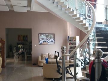 Rumah dijual di Artha Gading Villa Termurah 455m2 3 lantai minimalis classic 5KT Furnish