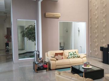 Rumah dijual di Artha Gading Villa Termurah 455m2 3 lantai minimalis classic 5KT Furnish