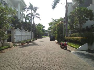 Rumah dijual di Artha Gading Villa Termurah 455m2 3 lantai minimalis classic 5KT Furnish