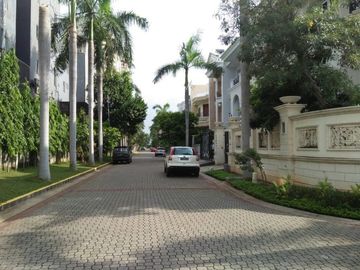 Rumah dijual di Artha Gading Villa Termurah 455m2 3 lantai minimalis classic 5KT Furnish