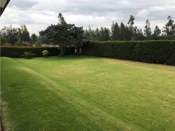 VENDO CASA DE LUJO EN PIFO 3103 M2 TERRENO JARDINES 463 CONSTRUCCION