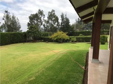 VENDO CASA DE LUJO EN PIFO 3103 M2 TERRENO JARDINES 463 CONSTRUCCION