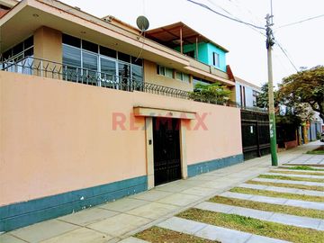 Se Alquila Amplia Casa Solo Primer Piso  – Ideal Para Oficinas O Negocios Surco A Una Cuadra De La Av. Polo