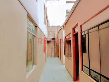 Se Alquila Amplia Casa Solo Primer Piso  – Ideal Para Oficinas O Negocios Surco A Una Cuadra De La Av. Polo
