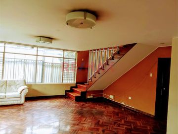 Se Alquila Amplia Casa Solo Primer Piso  – Ideal Para Oficinas O Negocios Surco A Una Cuadra De La Av. Polo