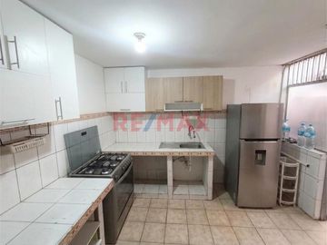 Vendo Amplia Casa Familiar De 160 M²  Frente Al Colegio Claretiano. San Miguel