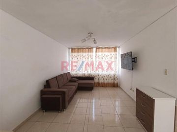 Vendo Amplia Casa Familiar De 160 M²  Frente Al Colegio Claretiano. San Miguel