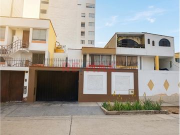 Vendo Amplia Casa Familiar De 160 M²  Frente Al Colegio Claretiano. San Miguel
