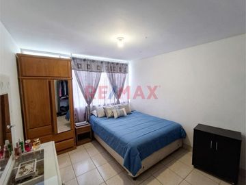 Vendo Amplia Casa Familiar De 160 M²  Frente Al Colegio Claretiano. San Miguel