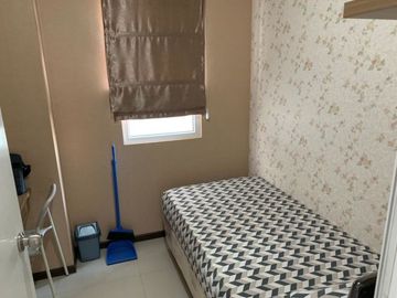 Apartemen tahunan full furnish free IPL green pramuka city