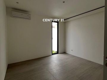 Rumah Modern Tropis Di Depok Dl 18941