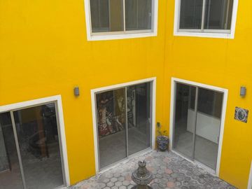 Edificio de dos pisos para oficinas en venta