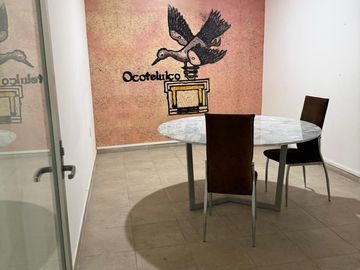 Edificio de dos pisos para oficinas en venta