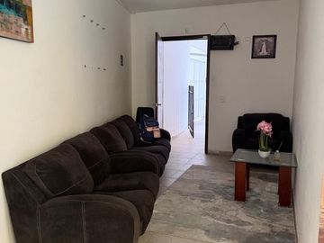Edificio de dos pisos para oficinas en venta
