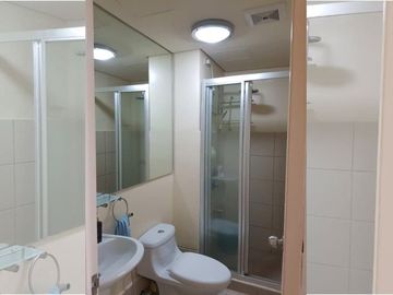 ELEGANT 1-BEDROOM UNIT WITH BALCONY FOR RENT IN AVIDA TOWERS SAN LORENZO