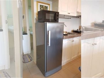 ELEGANT 1-BEDROOM UNIT WITH BALCONY FOR RENT IN AVIDA TOWERS SAN LORENZO
