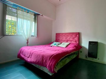 Casa de 3 AMBIENTES ubicada a 250 metros de la Avenida Berlín.