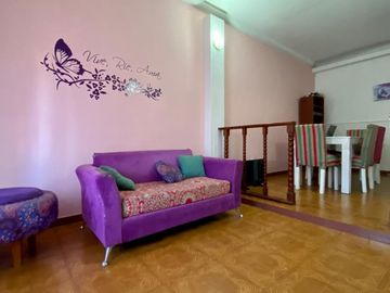 Casa de 3 AMBIENTES ubicada a 250 metros de la Avenida Berlín.