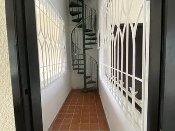 Venta de Casa de 2 niveles y 3 recámaras en Prol. Miguel Hidalgo, Col. Benito Juárez Norte, Coatzacoalcos, Ver.