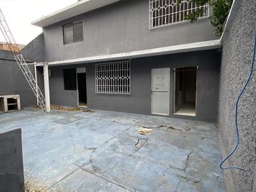 Venta de Casa de 2 niveles y 3 recámaras en Prol. Miguel Hidalgo, Col. Benito Juárez Norte, Coatzacoalcos, Ver.