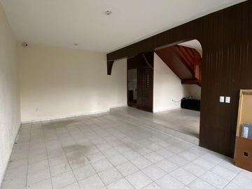 Venta de Casa de 2 niveles y 3 recámaras en Prol. Miguel Hidalgo, Col. Benito Juárez Norte, Coatzacoalcos, Ver.