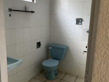Venta de Casa de 2 niveles y 3 recámaras en Prol. Miguel Hidalgo, Col. Benito Juárez Norte, Coatzacoalcos, Ver.